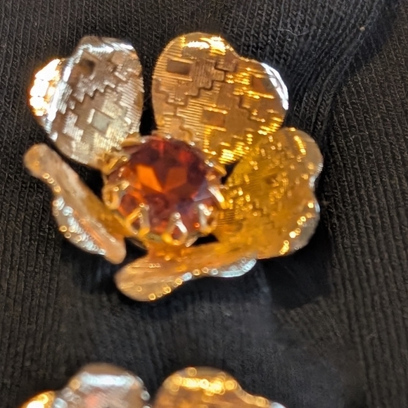 Sarah Coventry Jewelry - Sarah Coventry Earrings Ember Flower Collection. Clip On Earrings